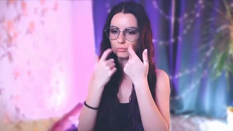 Snapshot of too_beautiful chatting on 01.13.25 Elizabeth online show from 01.13.25