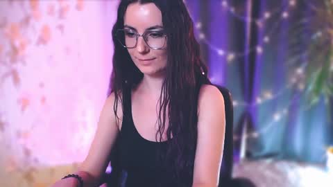 Snapshot of too_beautiful chatting on 01.13.25 Elizabeth online show from 01.13.25