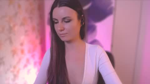 Snapshot of too_beautiful chatting on 03.04.25 Elizabeth online show from 03.04.25