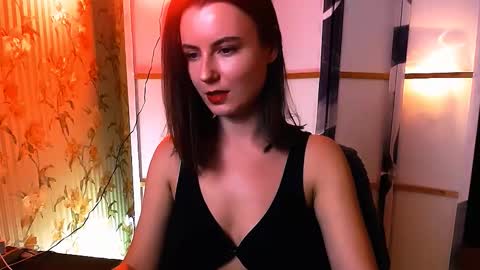 Snapshot of too_beautiful chatting on 09.12.25 Elizabeth online show from 09.12.25