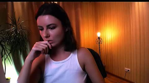 Snapshot of too_beautiful chatting on 10.08.25 Elizabeth online show from 10.08.25