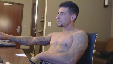 Snapshot of toomuchsmoke chatting on 01.05.25 toomuchsmoke online show from 01.05.25