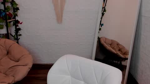 Snapshot of top_twins chatting on 02.06.25 Yara online show from 02.06.25