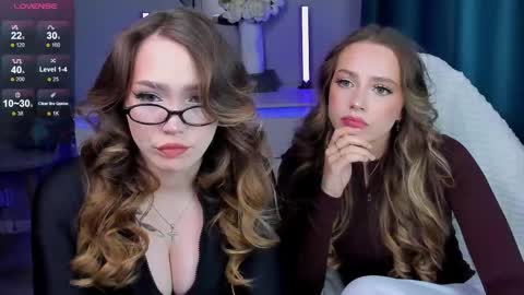 Snapshot of top_twins chatting on 11.29.25 Yara online show from 11.29.25