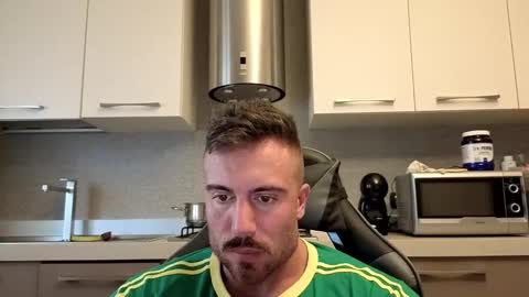 Snapshot of toro_arrapato chatting on 11.19.25 toro_arrapato online show from 11.19.25