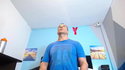 Snapshot of toro_hot chatting on 02.19.25 Toro online show from 02.19.25