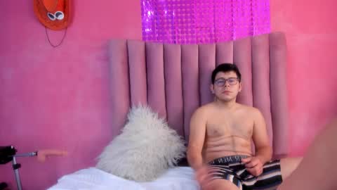 Snapshot of toxiclove01 chatting on 09.30.25 toxiclove01 online show from 09.30.25