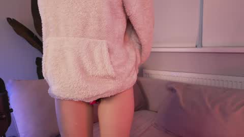 Snapshot of toxl chatting on 01.25.25 Bella online show from 01.25.25