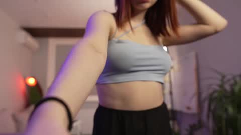 Snapshot of toxl chatting on 02.25.25 Bella online show from 02.25.25