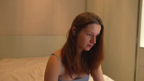 Snapshot of toxl chatting on 09.11.25 Bella online show from 09.11.25