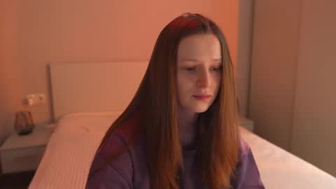 Snapshot of toxl chatting on 11.27.25 Bella online show from 11.27.25