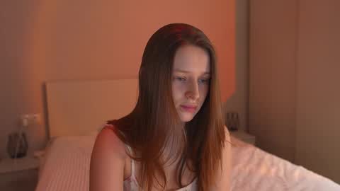 Snapshot of toxl chatting on 11.30.25 Bella online show from 11.30.25