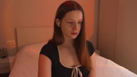 Snapshot of toxl chatting on 12.15.25 Bella online show from 12.15.25