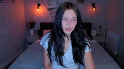 tracey_gill online show from 06.25.26