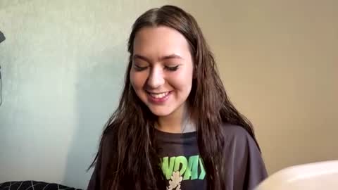 Snapshot of tracievanier chatting on 07.04.26 Thea online show from 07.04.26