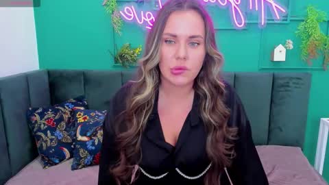 Snapshot of tracymooree chatting on 11.09.25 Tracy online show from 11.09.25