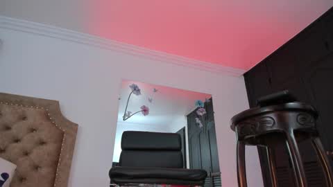 Snapshot of trannypartner chatting on 10.17.25 Juliana Giiraldo  online show from 10.17.25