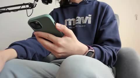 Snapshot of transangel20 chatting on 10.11.25 Gunes online show from 10.11.25