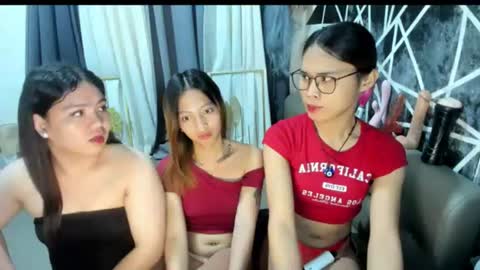 Snapshot of transbigcockselfsucker chatting on 06.22.26 GEN LUXS online show from 06.22.26