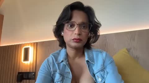 Flor Wilde online show from 05.16.26