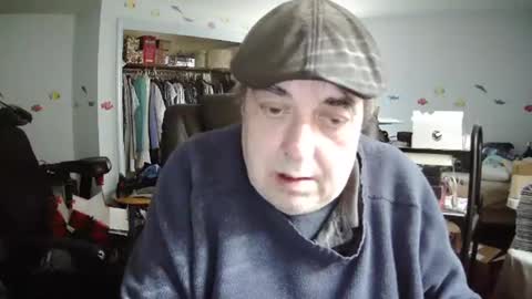 Snapshot of transmtfhello chatting on 02.10.25 Peter online show from 02.10.25