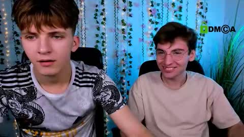 Snapshot of travis_wolf_ chatting on 10.12.25 Travis online show from 10.12.25