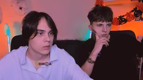 Snapshot of travis_wolf_ chatting on 10.26.25 Travis online show from 10.26.25