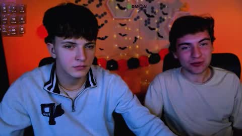 Snapshot of travis_wolf_ chatting on 11.01.25 Travis online show from 11.01.25