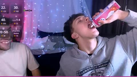 Snapshot of travis_wolf_ chatting on 11.12.25 Travis online show from 11.12.25