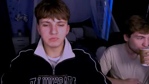 Snapshot of travis_wolf_ chatting on 11.19.25 Travis online show from 11.19.25