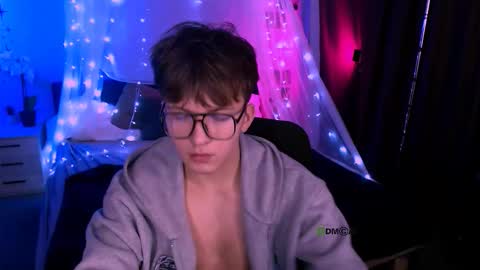 Snapshot of travis_wolf_ chatting on 11.25.25 Travis online show from 11.25.25