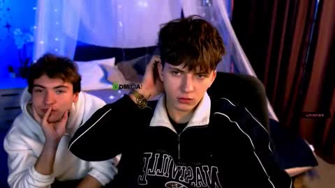 Snapshot of travis_wolf_ chatting on 11.30.25 Travis online show from 11.30.25