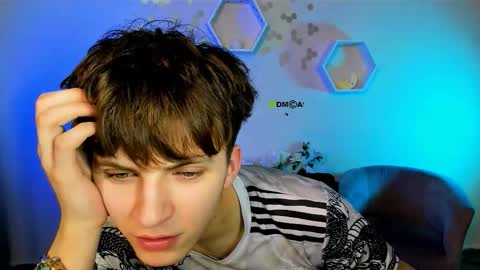 Snapshot of travis_wolf_ chatting on 12.03.25 Travis online show from 12.03.25