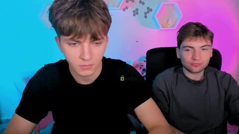 Snapshot of travis_wolf_ chatting on 12.04.25 Travis online show from 12.04.25