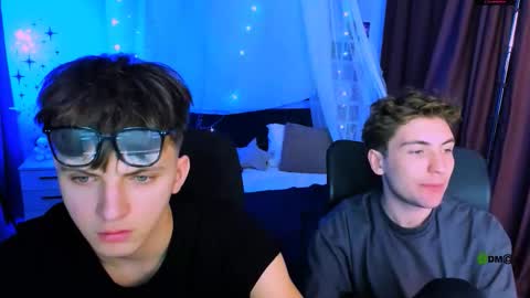 Snapshot of travis_wolf_ chatting on 12.13.25 Travis online show from 12.13.25