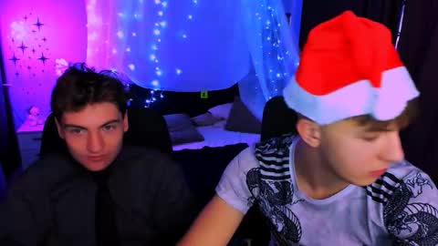 Snapshot of travis_wolf_ chatting on 12.14.25 Travis online show from 12.14.25