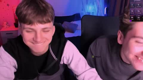 Snapshot of travis_wolf_ chatting on 12.17.25 Travis online show from 12.17.25