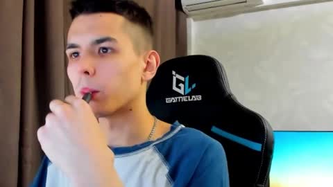 Snapshot of travisrivas chatting on 02.19.25 travisrivas online show from 02.19.25