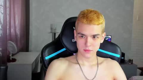 Snapshot of travisrivas chatting on 03.08.25 travisrivas online show from 03.08.25