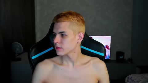 Snapshot of travisrivas chatting on 03.08.25 travisrivas online show from 03.08.25