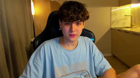 Snapshot of travisrivas chatting on 10.15.25 travisrivas online show from 10.15.25