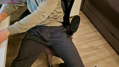 Snapshot of tree1989 chatting on 11.04.25 tree1989 online show from 11.04.25