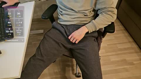 Snapshot of tree1989 chatting on 11.08.25 tree1989 online show from 11.08.25