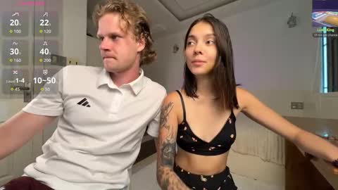 Snapshot of treezyny chatting on 12.21.25 Sarah And Jon online show from 12.21.25