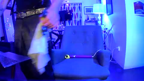 Snapshot of trent_pounder chatting on 12.06.24 Trent Pounder online show from 12.06.24