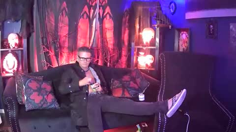 Snapshot of trent_pounder chatting on 04.15.26 Trent Pounder online show from 04.15.26