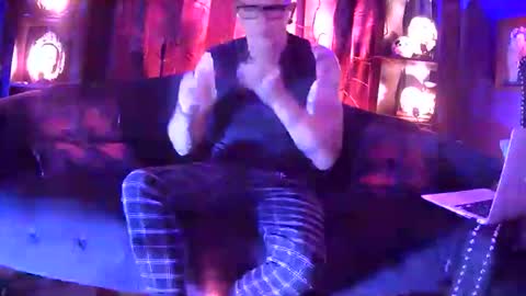 Snapshot of trent_pounder chatting on 04.26.26 Trent Pounder online show from 04.26.26