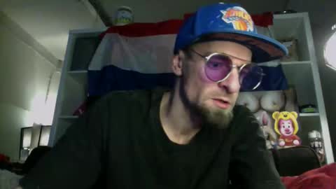 Snapshot of trevorreinson chatting on 11.18.25 Trevor Reinson online show from 11.18.25