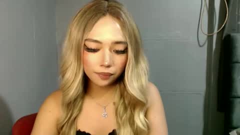 trexie_fucks15 online show from 10.03.25