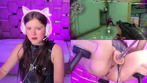 Snapshot of trianna__ chatting on 11.14.25 Trianna online show from 11.14.25